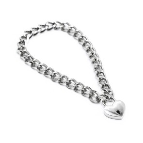 Silver chain collar with heart-shaped lock 